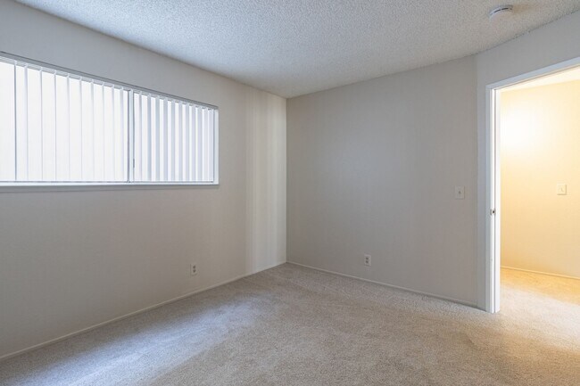 Building Photo - Live in the Heart of Midtown Sacramento!  ...