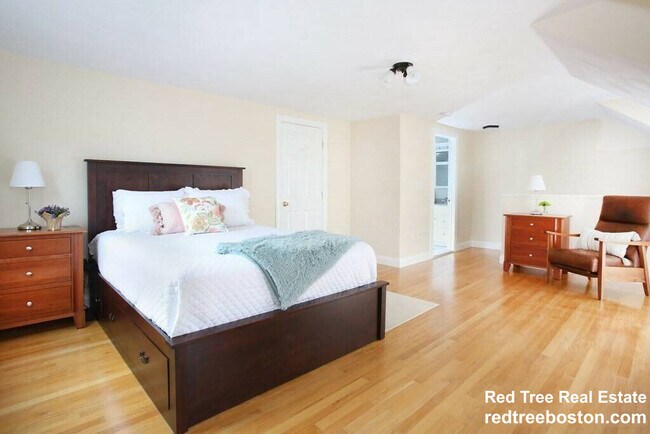 Building Photo - 121 Nonantum St