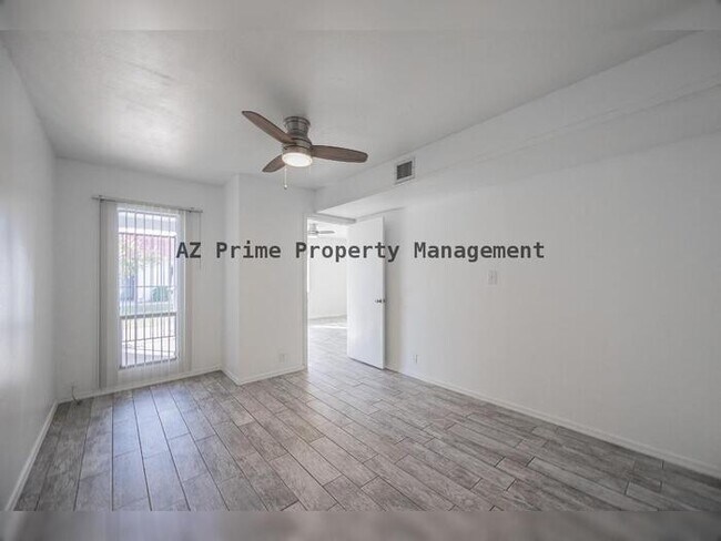 Building Photo - 6822 N 35th Ave