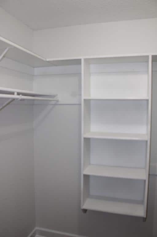 Building Photo - 900 SW Peach Tree Ln