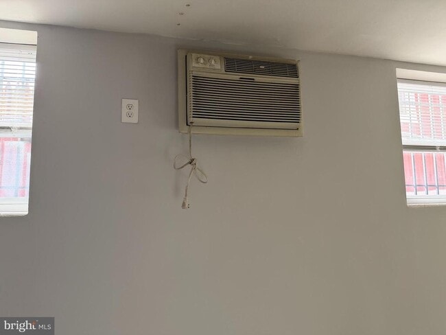 Building Photo - 5711 Erdrick St