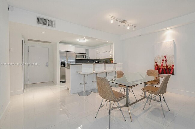 Building Photo - 2301 Collins Ave
