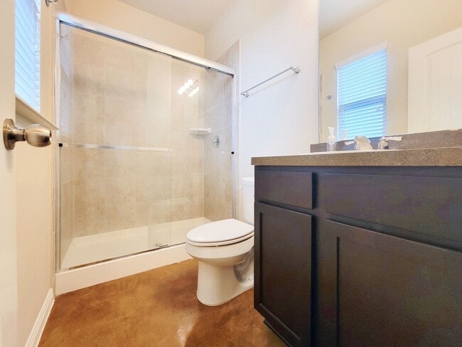 Building Photo - Nice 3/BR 2/BA – Cozy & Comfortable Living