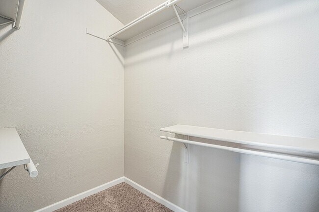Building Photo - Spacious 4-Bedroom Home with Gourmet Kitch...