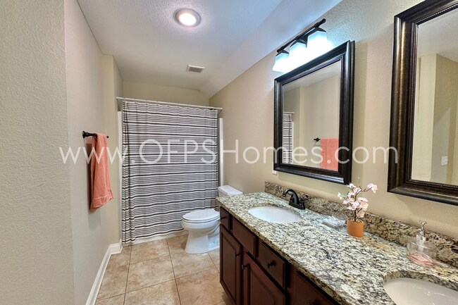 Building Photo - AVAILABLE IN AUG! 5BR/3BA IN S. CRESTVIEW