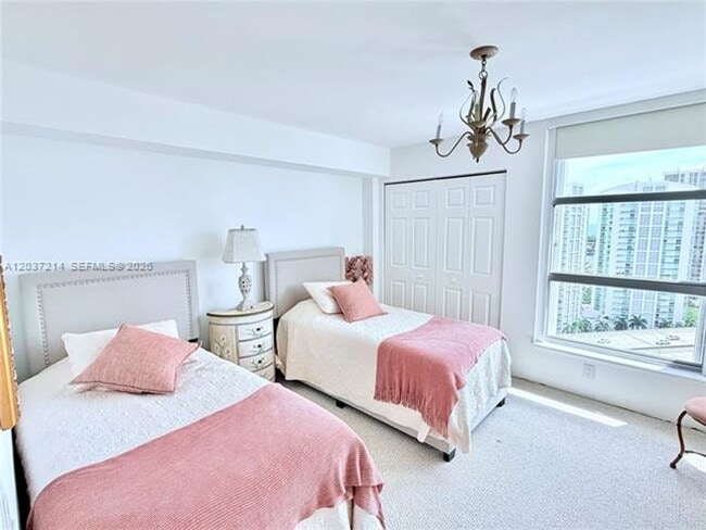 Building Photo - 3500 Mystic Pointe Dr