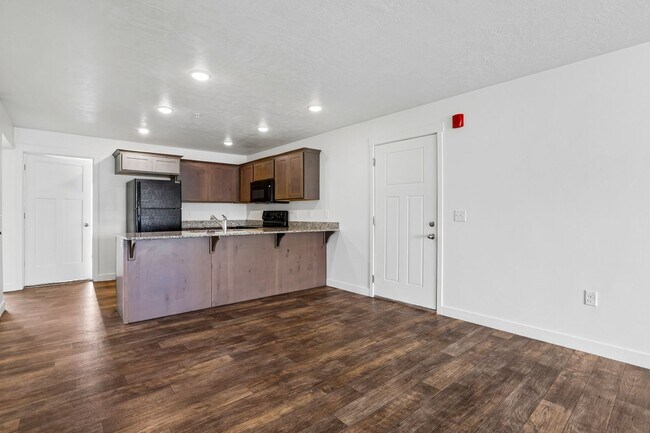 Building Photo - 734 E 500 S
