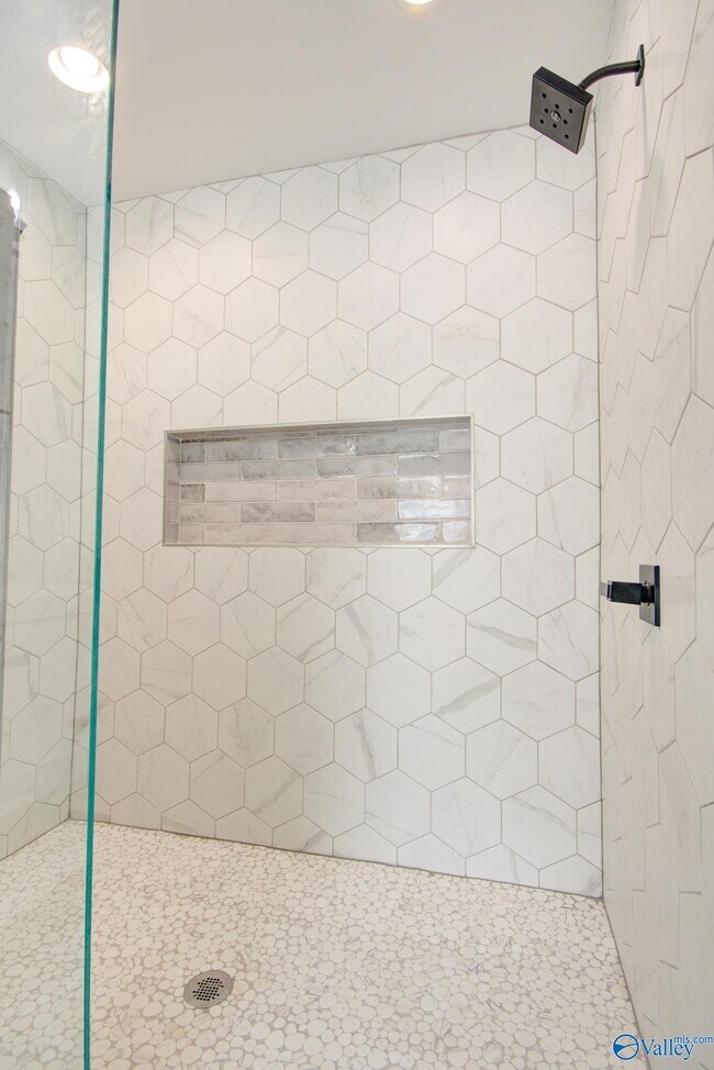 Building Photo - 205 Jarrett Ln