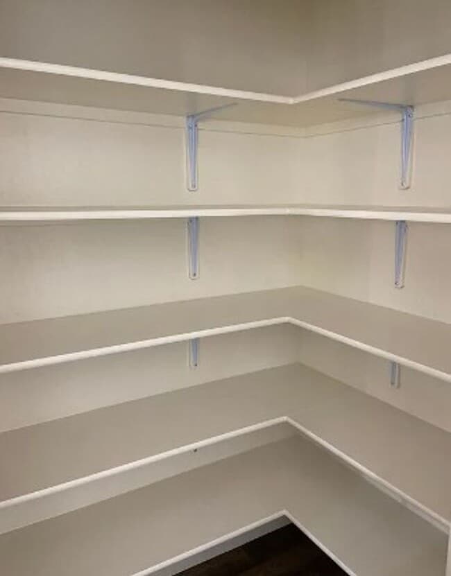 Building Photo - Modern 4 bed 2 bath - Shannon Ranch