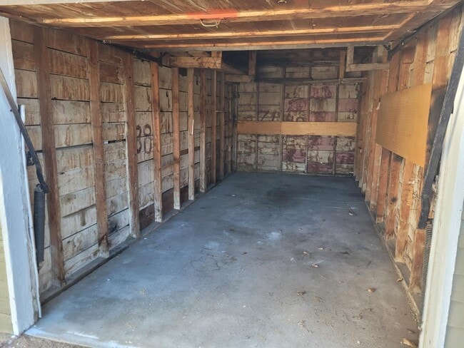 Building Photo - 2120 Russell Ave