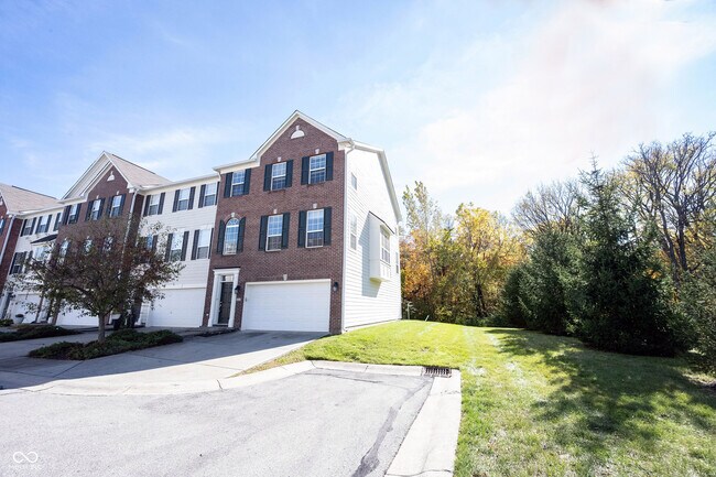 Building Photo - 9009 Mercer Dr