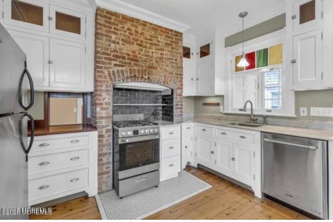 Building Photo - 511 4th Ave