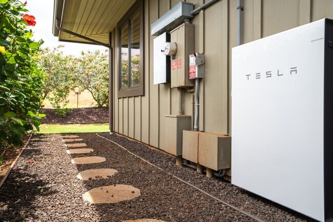 Building Photo - Stunning Single-Lever 2 Bed/ 2 Bath Home in Kaanapali Coffee Farms