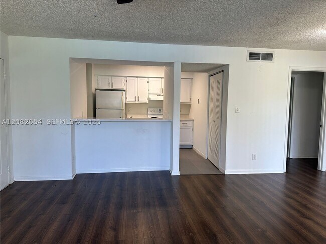Building Photo - 540 S Park Rd