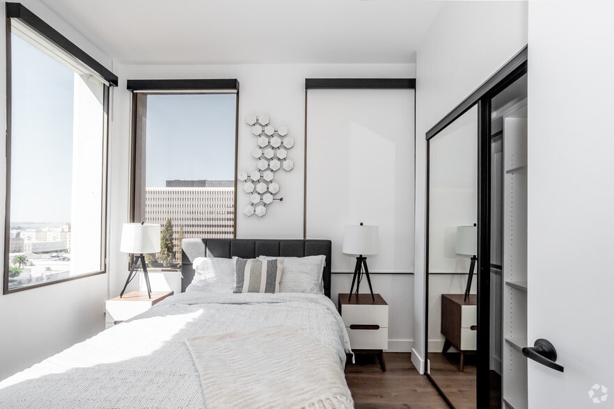 2BR, 1BA - 679 SF - The Thompson