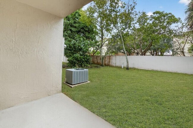 Building Photo - 20951 Via Alamanda