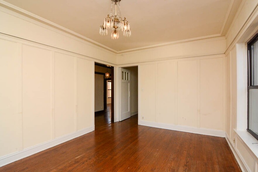 Building Photo - 2428 N Sawyer Ave