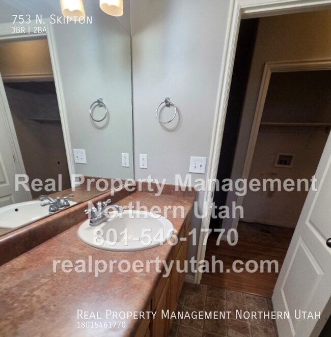 Building Photo - 753 N. Skipton-