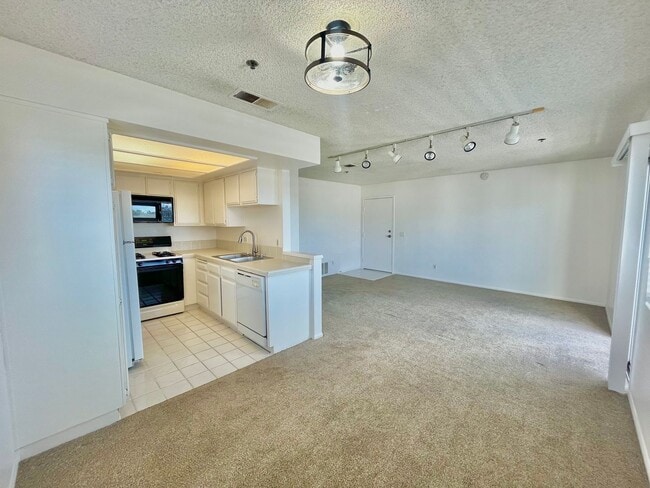 Building Photo - r287