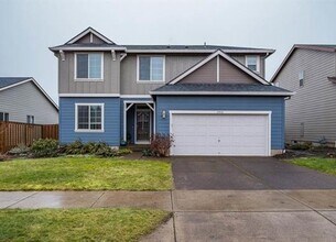 Building Photo - Beautiful 3 bedroom with bonus loft area i...