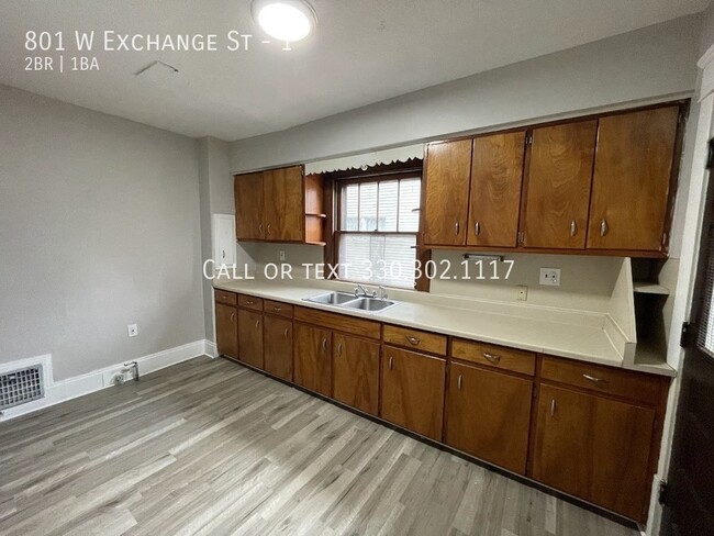 Building Photo - Two bedroom one bathroom 1st level apartme...