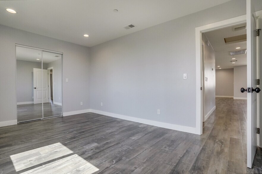 Building Photo - 5258 Oakland St