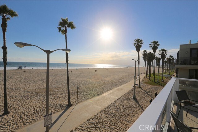 Building Photo - 3003 Ocean Front Walk