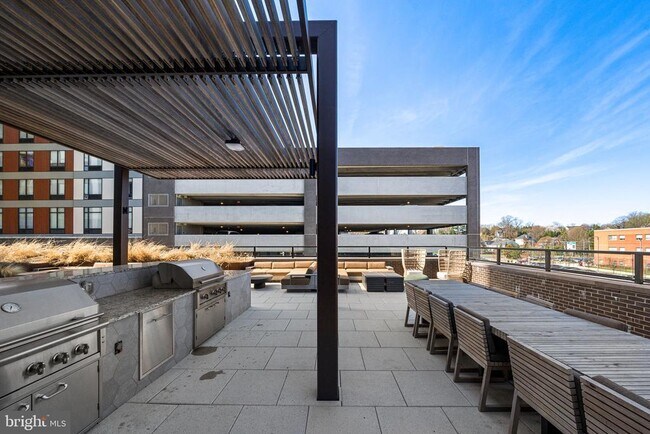 Building Photo - 255 W Falls Station Blvd