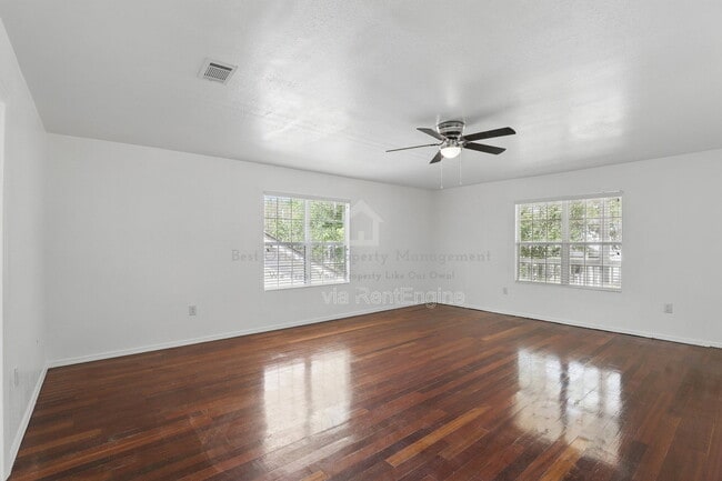 Building Photo - 820 Altaloma Ave
