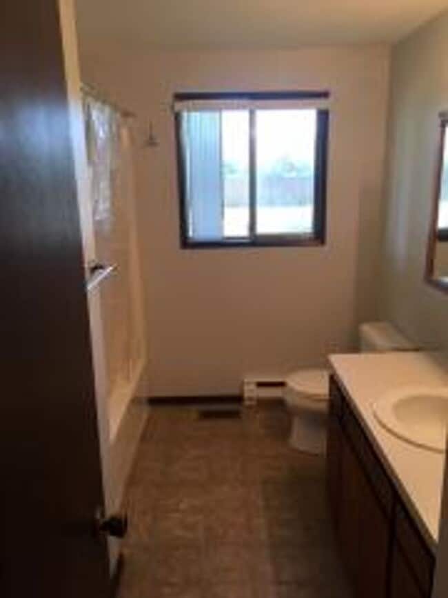 Building Photo - SINGLE FAMILY HOME HORSE PROPERTY ON PRAIRIE AVENUE (APP#106)