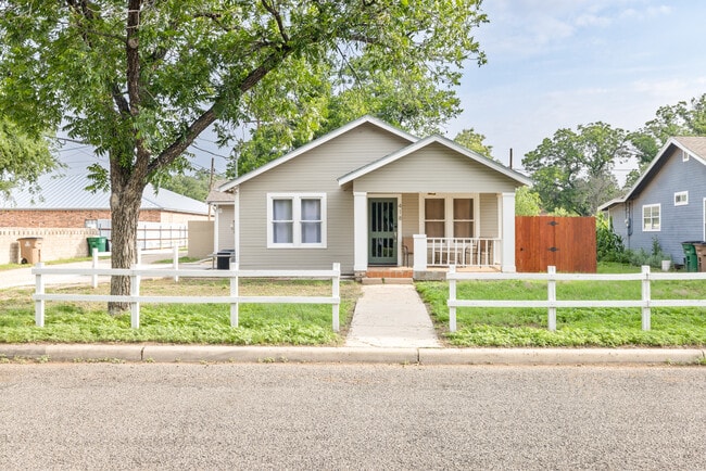 Building Photo - 418 Montecito Dr