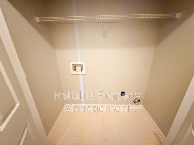 Building Photo - 353 S Moore St
