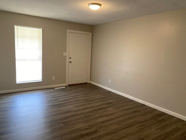 Building Photo - 19 Foxboro Cv