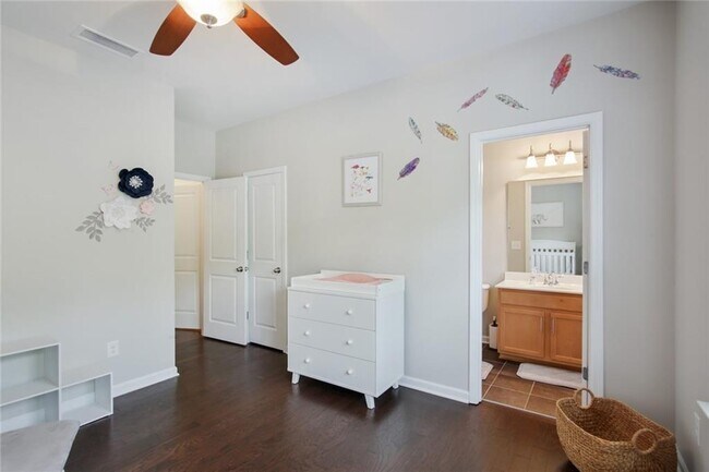 Building Photo - 2641 Portbury Place Northeast