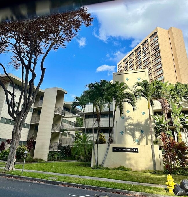 Primary Photo - The Continental 2 bedroom, 1 bath, 1 assig...