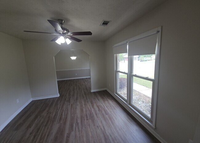 Building Photo - 5727 Lexington Dr