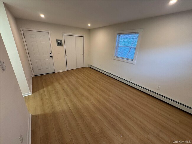 Building Photo - 98 E Market St