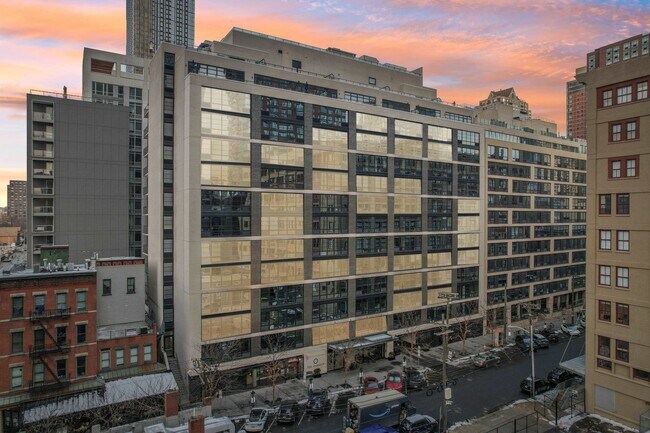 Building Photo - 160 1st St