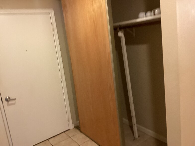 Building Photo - 3515 NE View Ave