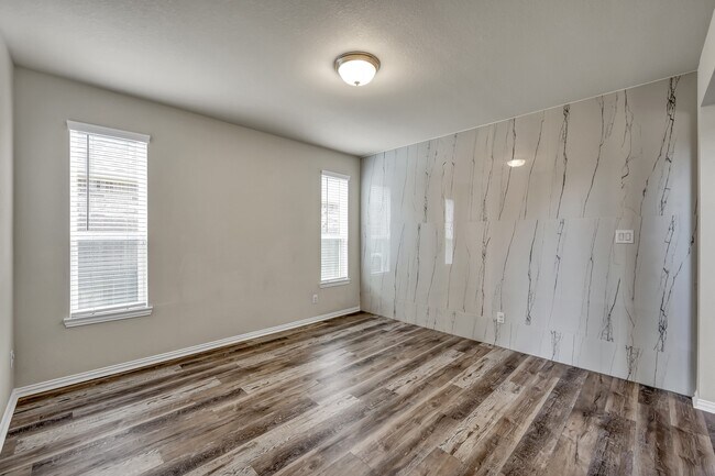 Building Photo - 125 Dina Ln