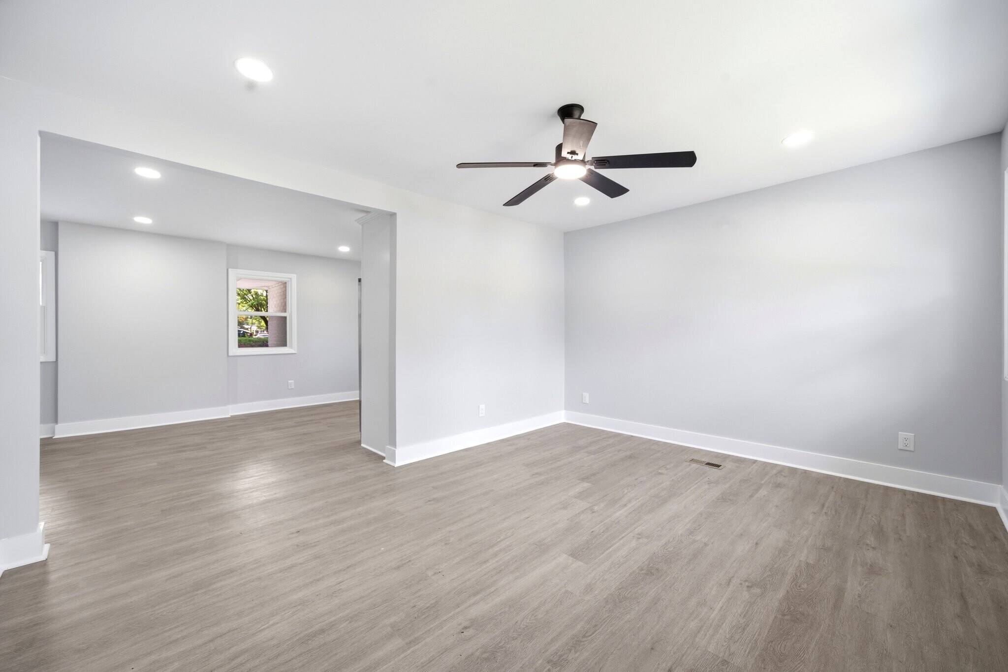 Building Photo - 553 Derrydowne Dr