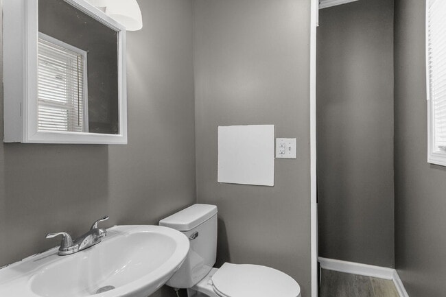 Building Photo - 1308 Kinyon St