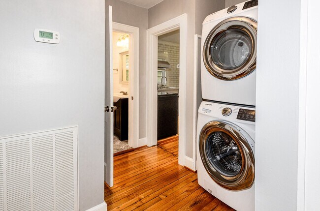 Building Photo - Cozy 2BD/2BTH in South Knoxville