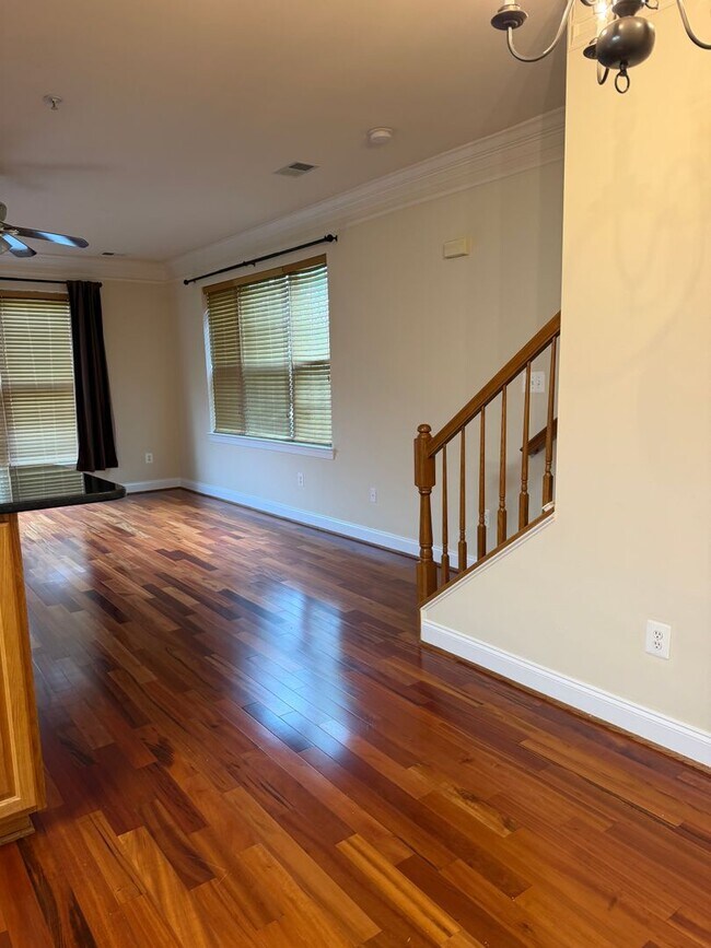 Building Photo - 908 Orchard Ridge Dr