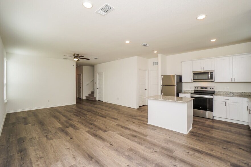 Building Photo - 1637 Viola Ln