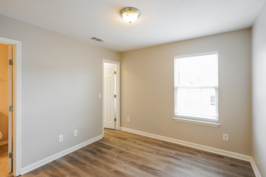 Building Photo - 8022 Logan Dr