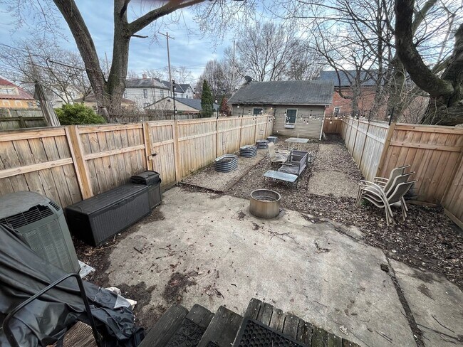 Building Photo - 991-993 Bryden Road