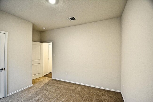 Building Photo - 2934 Wolfcreek