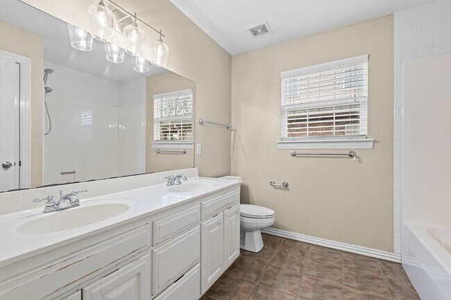 Building Photo - Beautiful and Spacious Home!