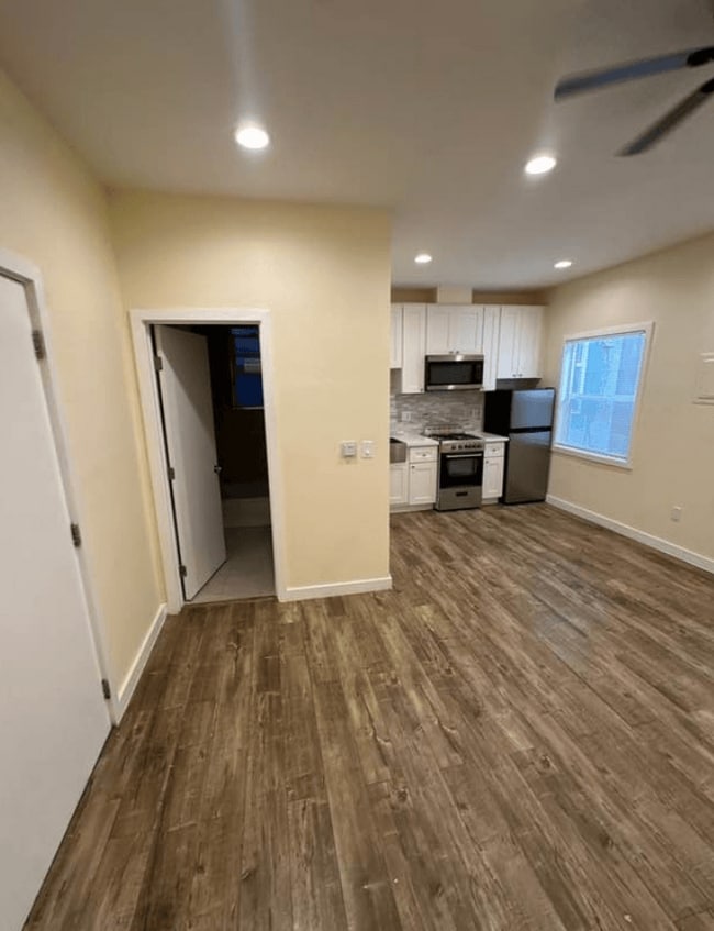 Floorplan - 225 W 25th St